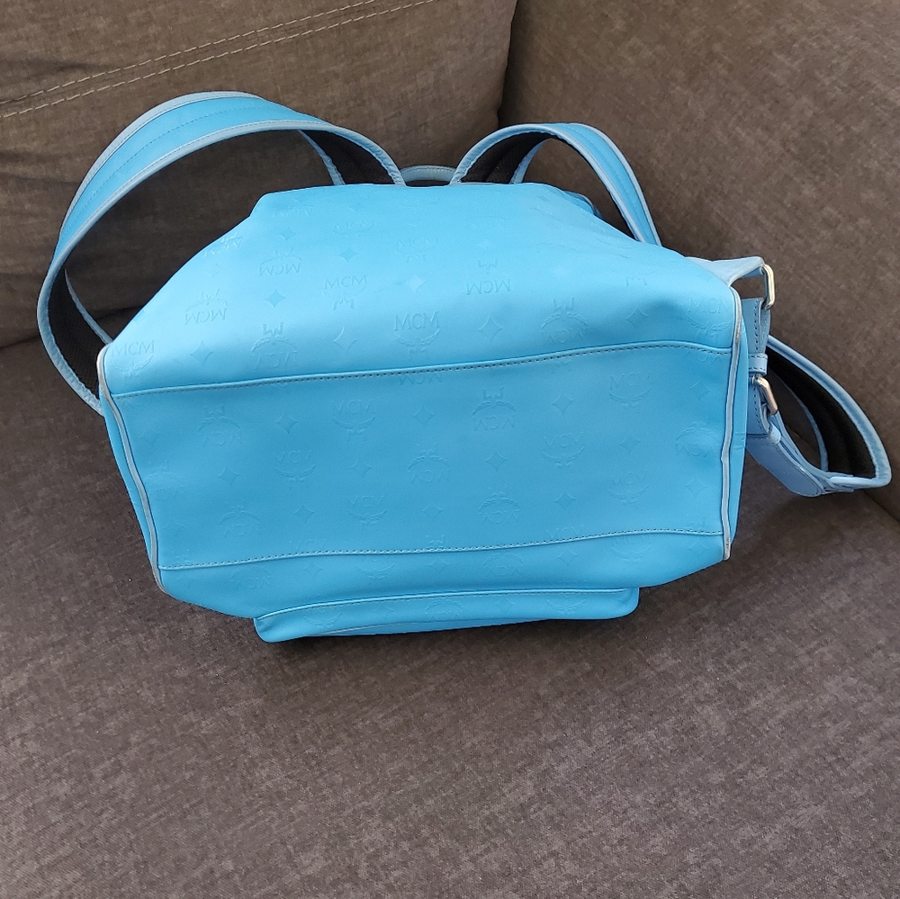 MCM Backpack Resistant Monogram Medium - Picture 5 of 8